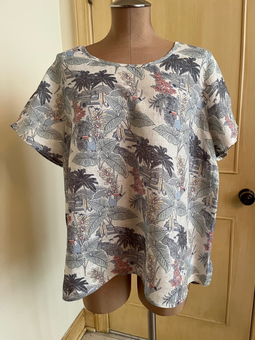 Tahari Cream Tropical Print Short Sleeve Blouse